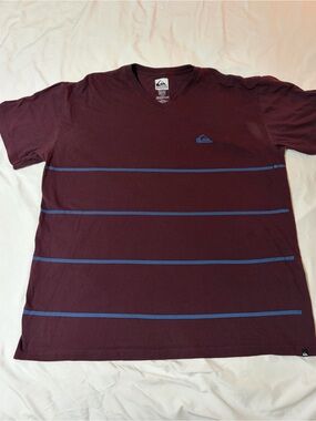Quiksilver Men's Maroon V-Neck Tee with Blue Stripes